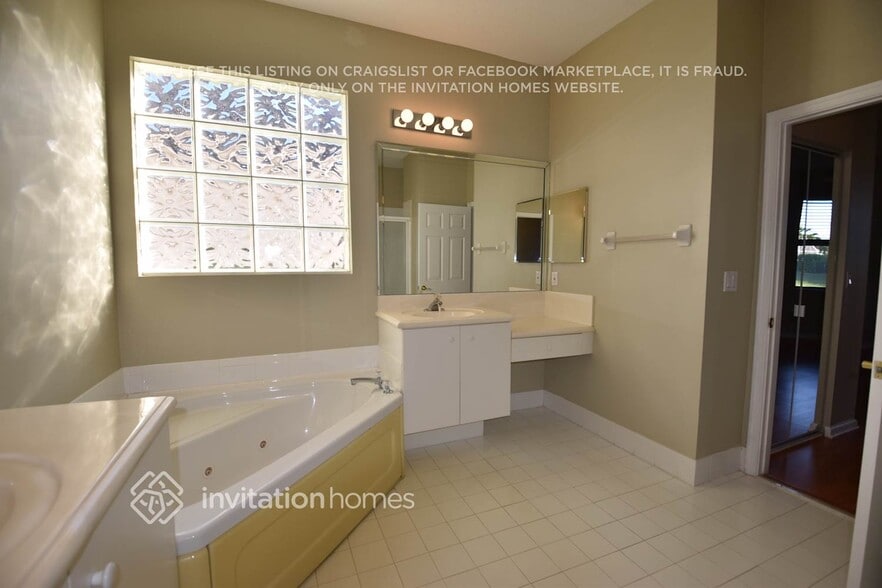 Building Photo - 117 Palm Cir