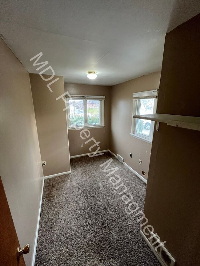 Building Photo - 206 Harold St