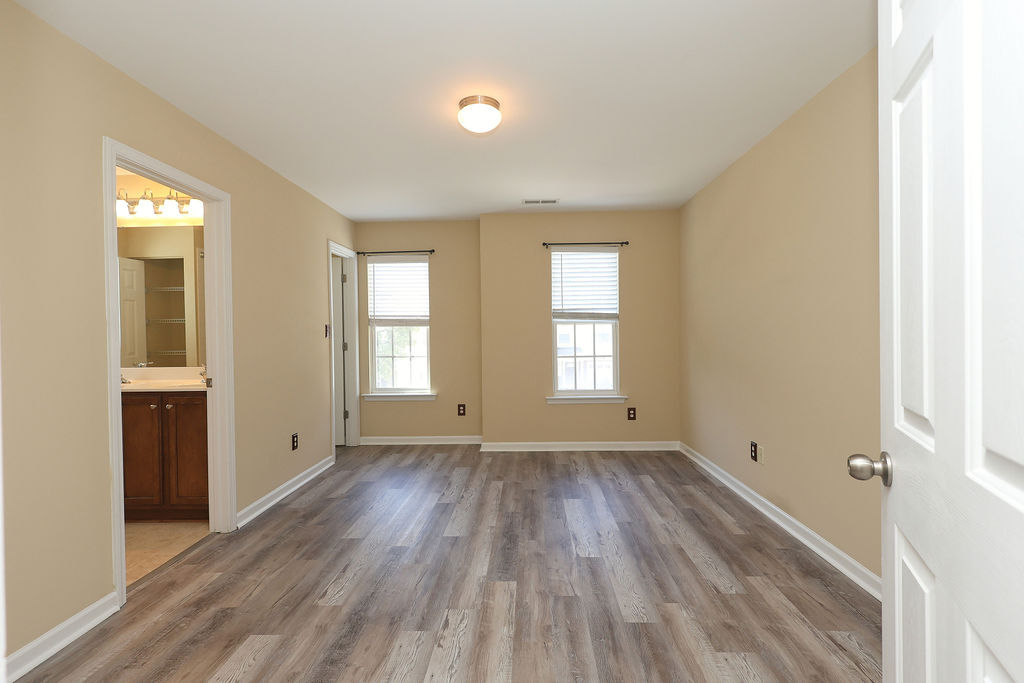 Building Photo - 8843 Thornton Town Pl