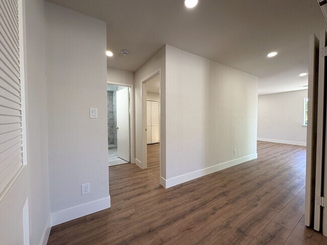 Building Photo - Modern Oasis in the Heart of Los Altos – U...
