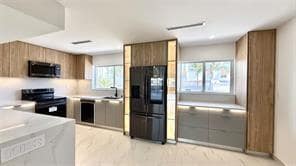 Building Photo - 3822 NE 171 St