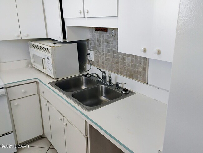 Building Photo - 2727 N Atlantic Ave