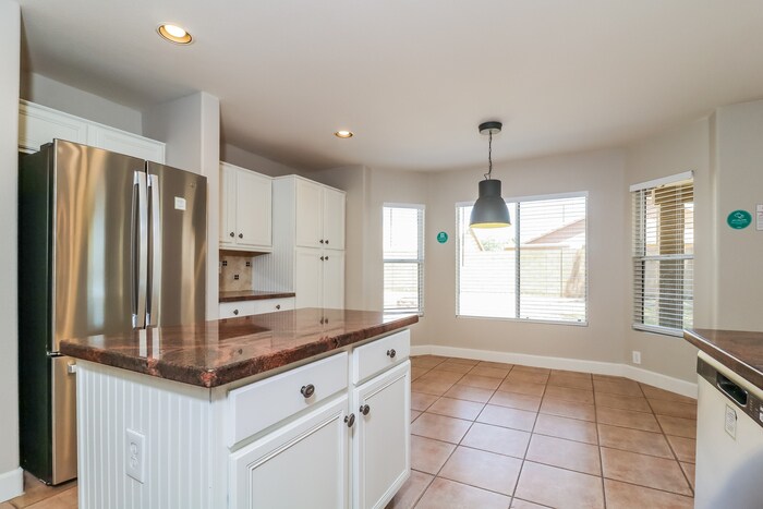 Building Photo - 10864 W Melinda Ln