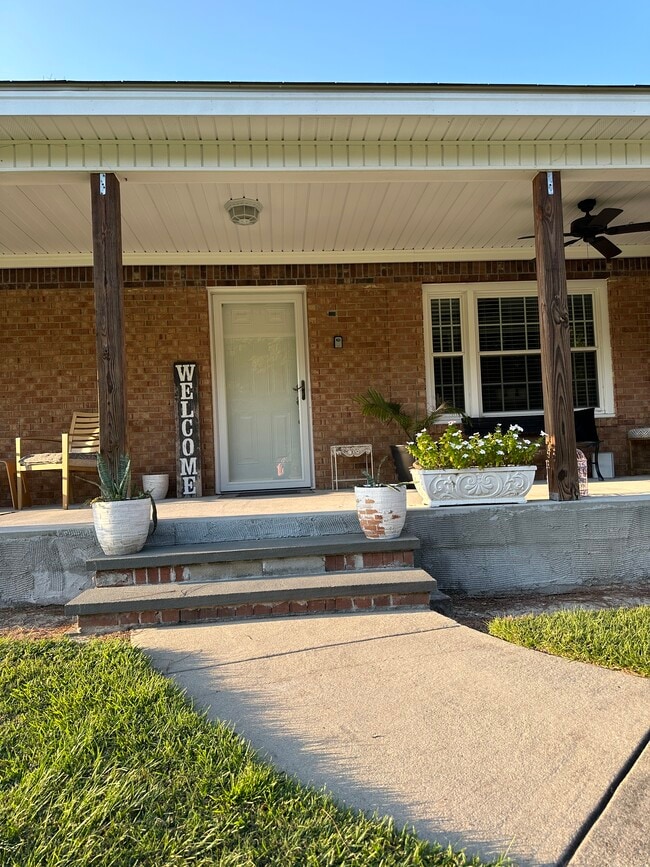 Building Photo - 550 Peak Branch Rd