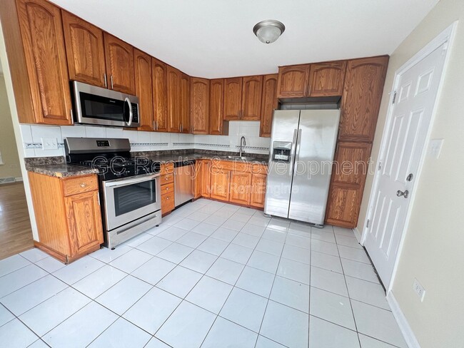 Building Photo - 206 E Center St