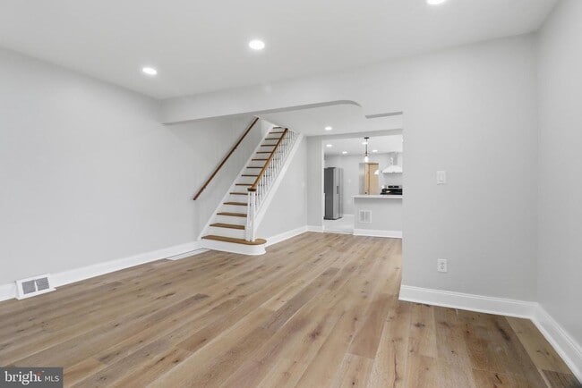 Building Photo - 825 Aubrey Ave