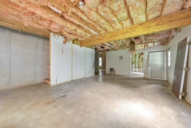 Building Photo - 1086 South Gordon Rd SW