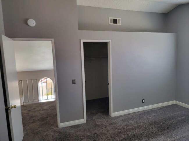 Building Photo - Fontana Two Story