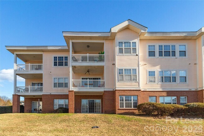 Building Photo - 9047 Meadow Vista Rd