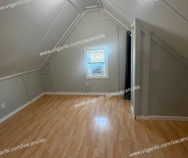 Building Photo - 3910 Deodar St