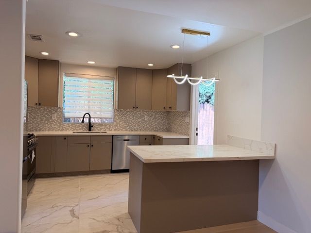 Building Photo - 14843 Morrison St