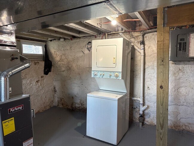 Building Photo - Beautiful Three - Bedroom Home In Baltimore