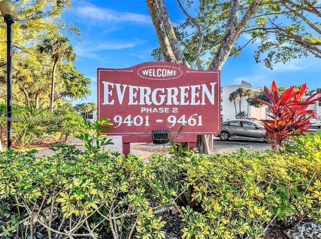 Building Photo - 9421 Evergreen Pl