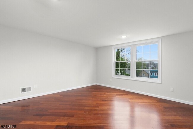 Building Photo - 173 Oakwood Pl