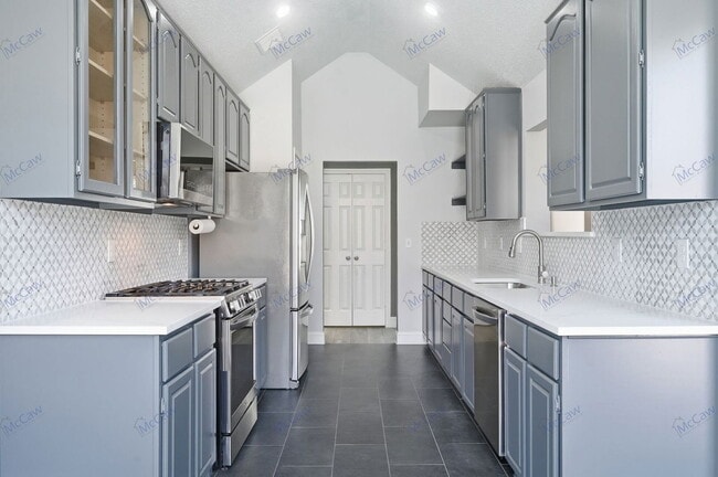 Building Photo - 1915 Paloma Way