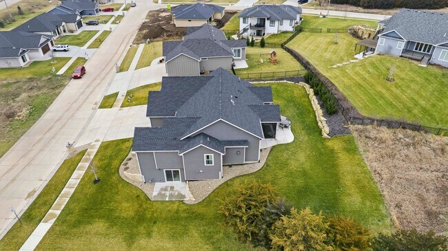 Building Photo - Stunning 6 Bed, 3 Bath Heritage Hills Home | 3-Car Garage | Walk-Out Basement