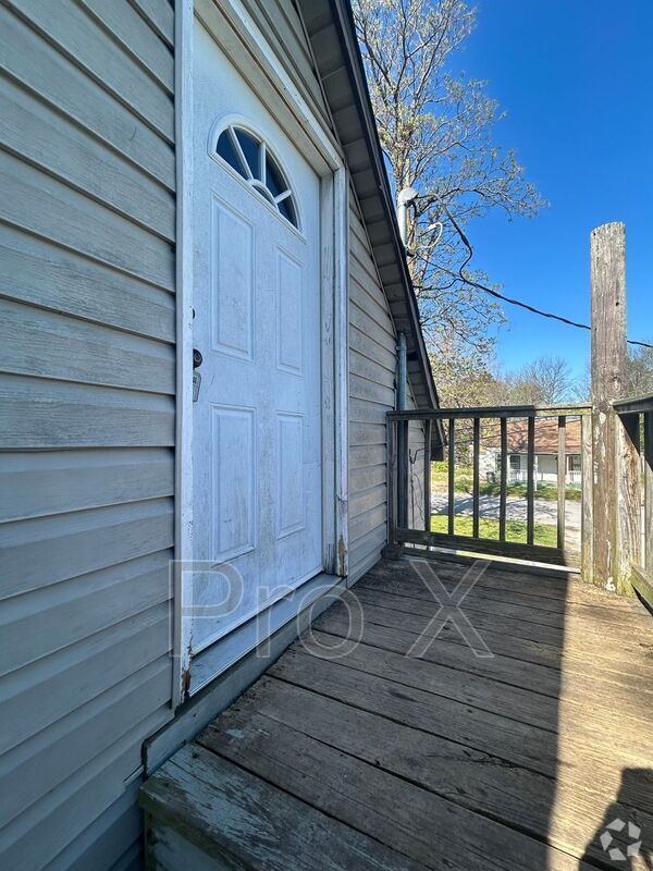 Building Photo - 309 Laura St