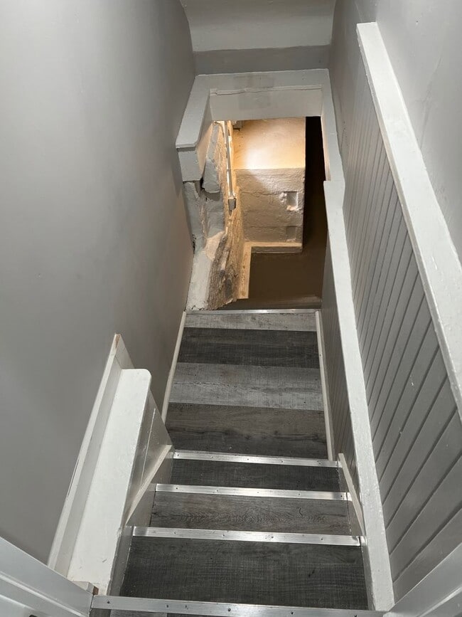 Building Photo - Gorgeous 4 bed, 2.5 bath stunner in Lakewood!