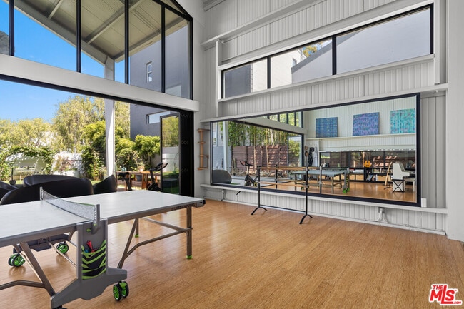 Building Photo - 548 Rose Ave