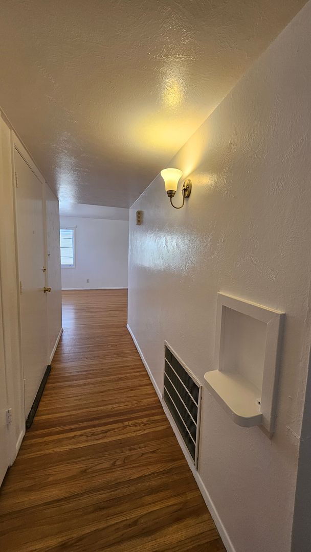 Building Photo - 4bed 2 bath