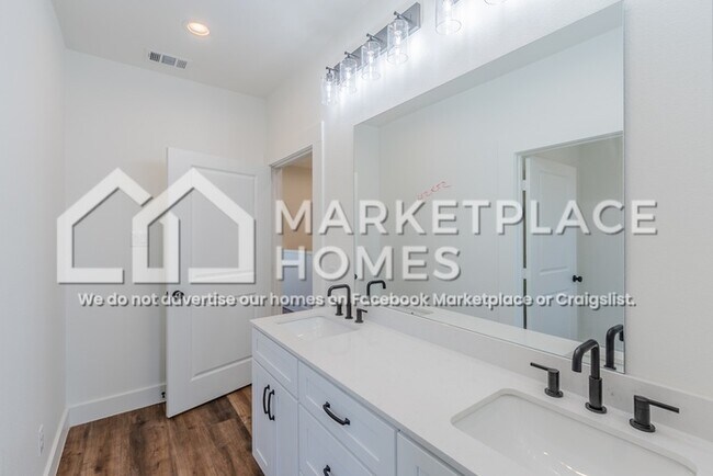 Building Photo - 1208 Edgar St