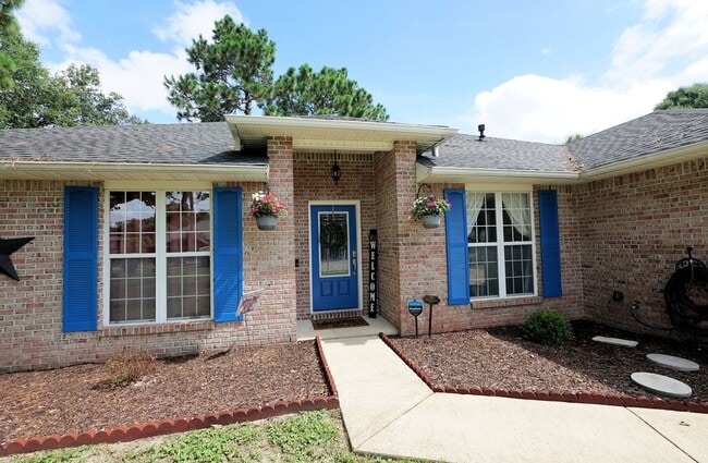 Building Photo - Lovely Cul-De-Sac Home in South Crestview
