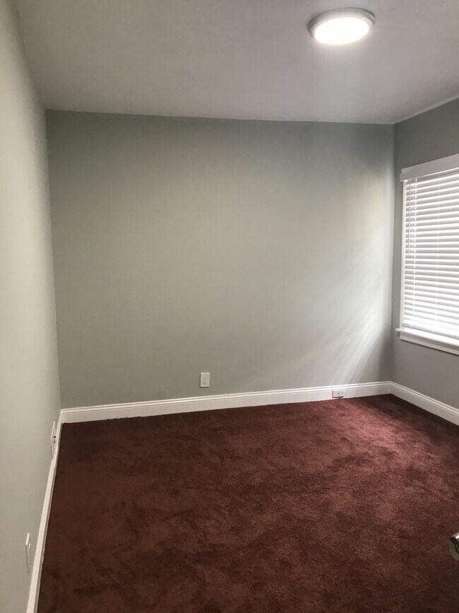 Building Photo - 2 bedroom House in Oakland - Available Now!