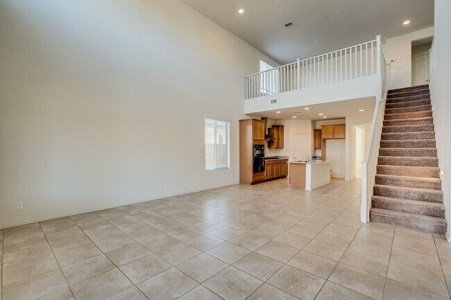 Building Photo - Charming 4-bed, 3.5 bath home with full SOLAR at Trailside community on Happy Valley in North Peoria