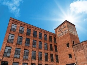 Building Photo - 800 N Clinton St