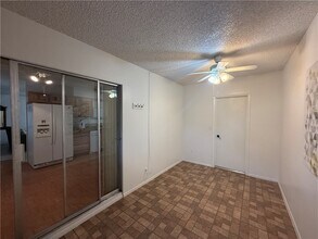 Building Photo - 2545 Kemp Ave