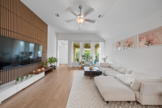 Building Photo - 12919 California Palm Ct