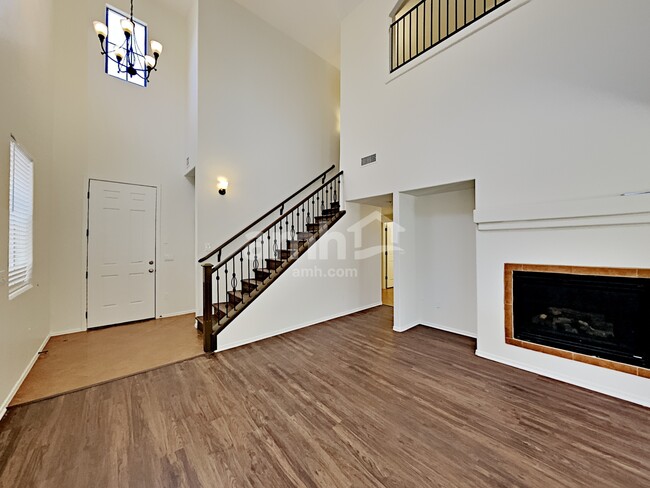 Building Photo - 576 E Calle De Ocaso