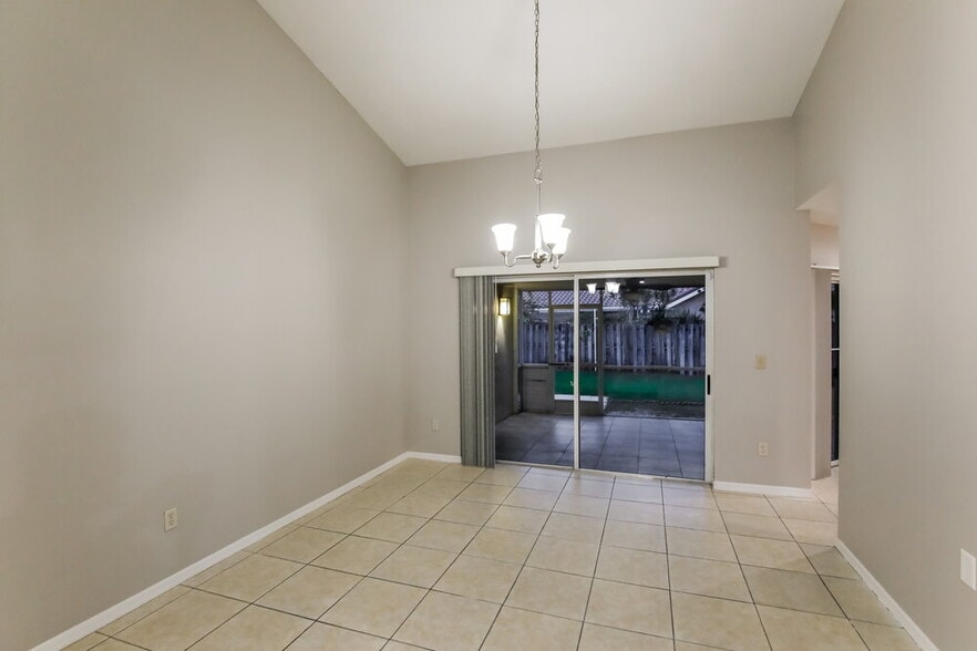 Building Photo - 1703 Egret Rd