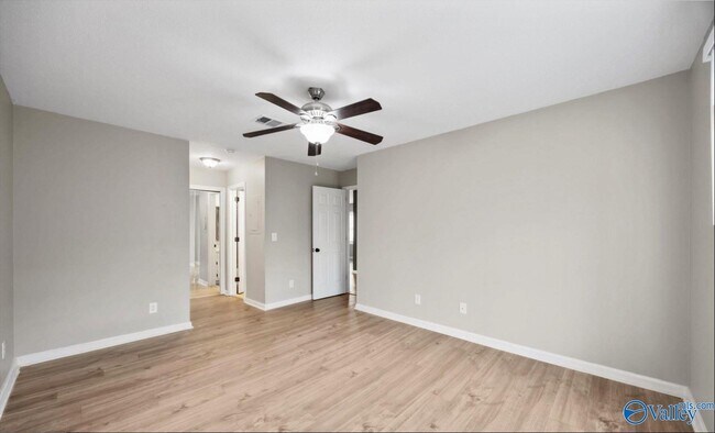Building Photo - 2080 Woodlawn Dr SW