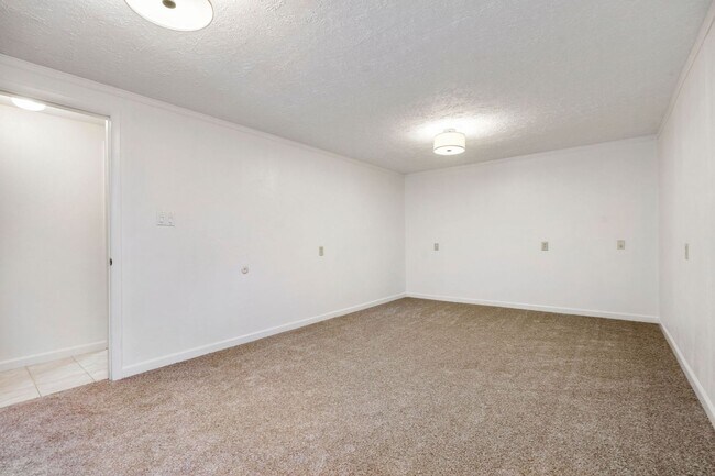 Building Photo - Updated 4 Bedroom Home in South College Heights