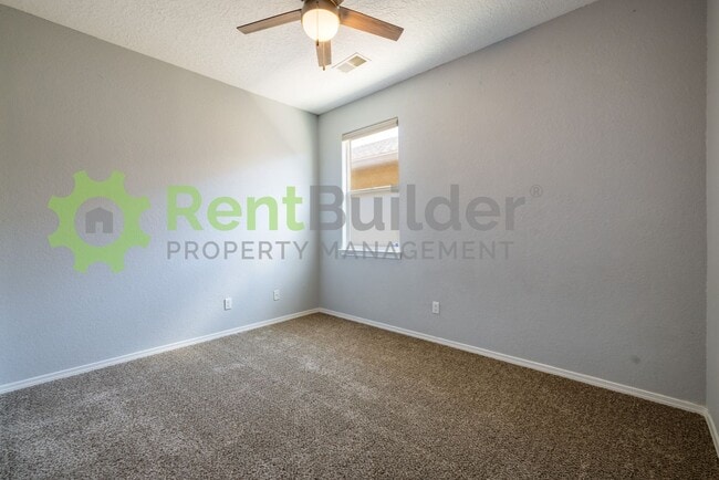 Building Photo - !!WOW!!  SPECIAL PRICE REDUCTION JUST IN T...