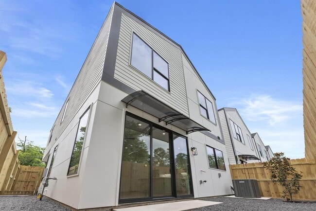 Building Photo - 6139 W Forest Dr