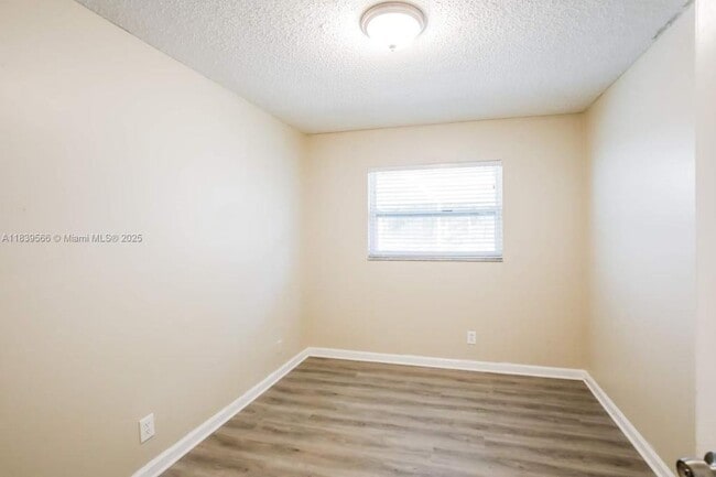 Building Photo - 10966 Winding Creek Way