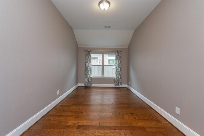 Building Photo - 29010 Pinnacle Ridge Dr