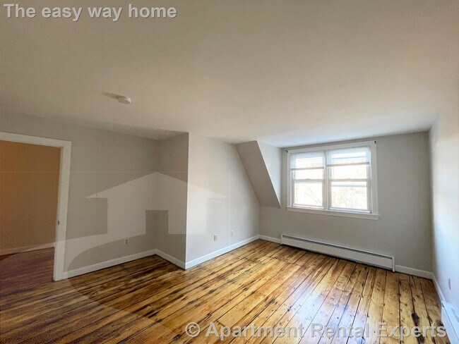 Building Photo - 14 Chestnut St