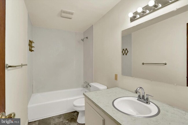 Building Photo - 105 W Main St