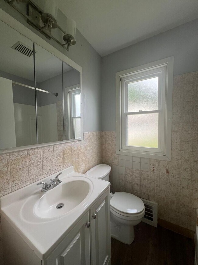 Building Photo - 955 E 223rd St
