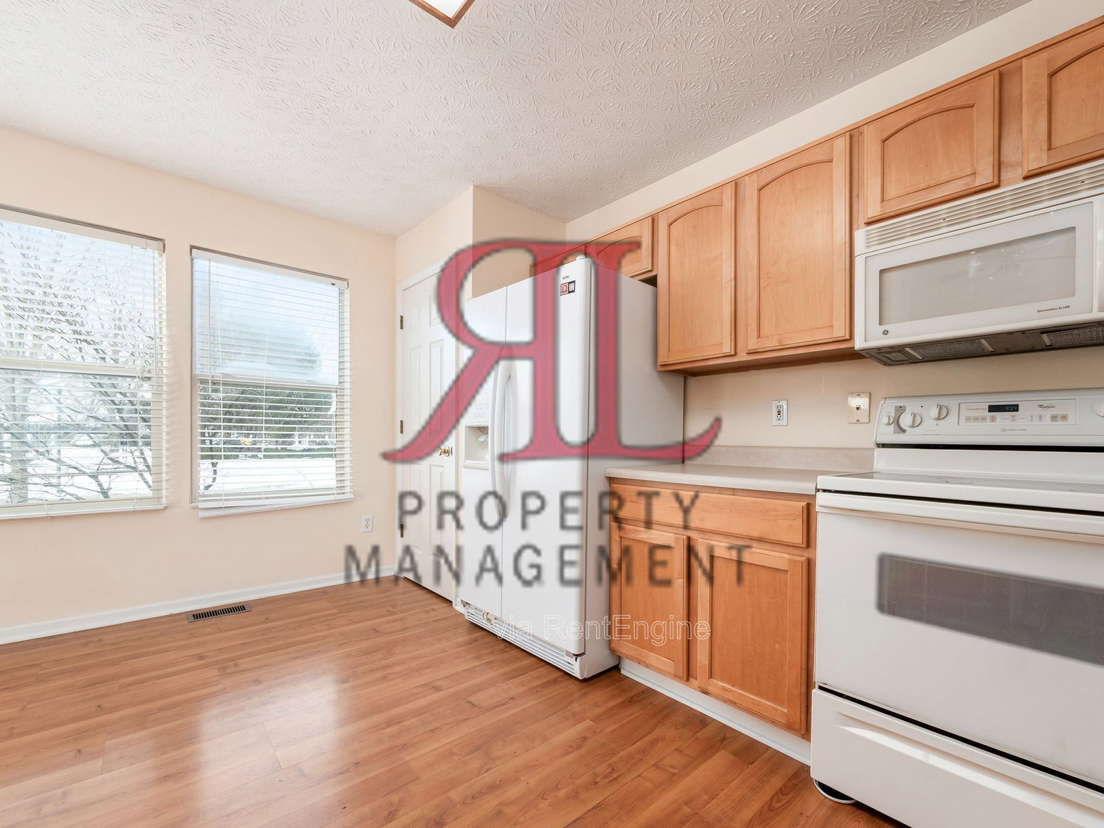 Building Photo - 5567 Hillbrook Dr