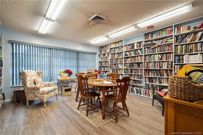 Building Photo - 9 Lake Vista Trail