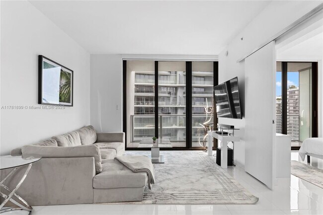 Building Photo - 1010 Brickell Ave