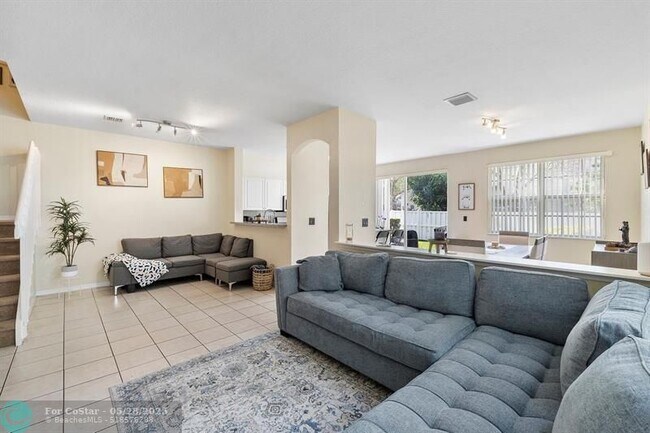 Building Photo - 9090 NW 40th Pl