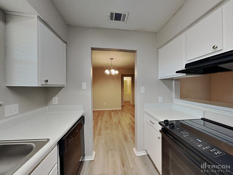Building Photo - 4805 Sugar Tree Ct