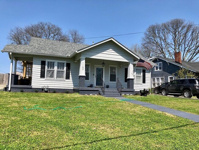 Building Photo - 1107 Kirkland Ave