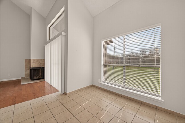 Building Photo - 8483 Sands Point Dr