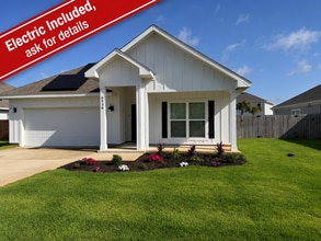 Building Photo - "Charming 4-Bed Oasis with Granite Touches in Gulf Breeze – Electricity Included   !"